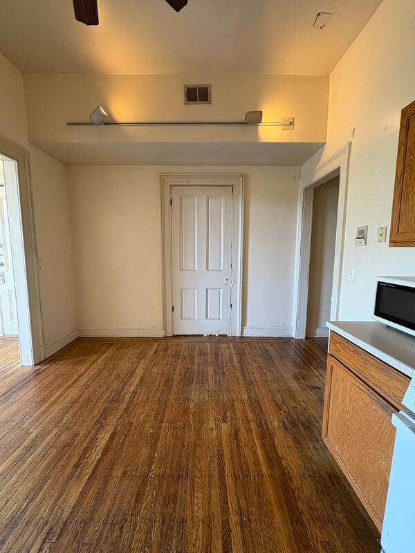 Building Photo - 24 E Mt Vernon Pl