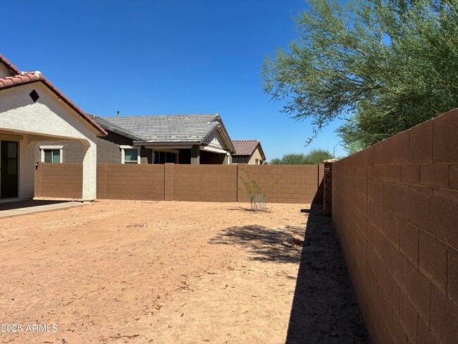 Building Photo - 813 S 107th Dr