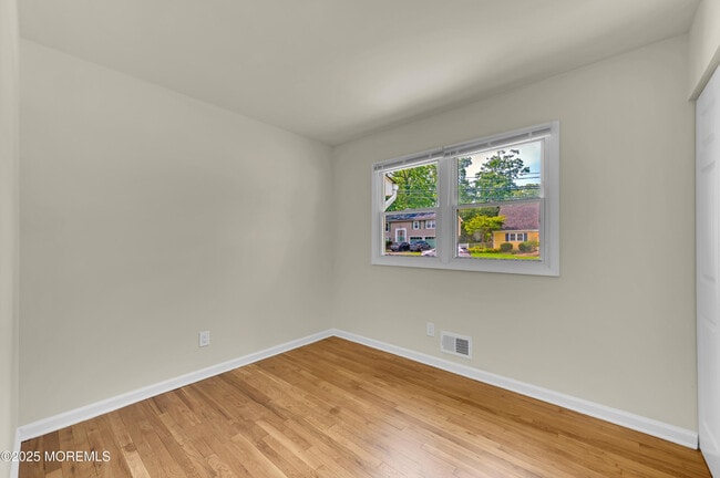 Building Photo - 895 Raleigh Dr