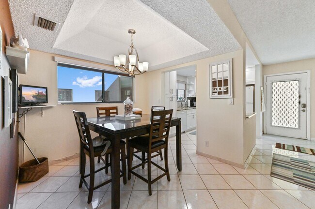 Building Photo - 15217 Lakes of Delray Blvd