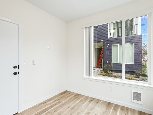 Building Photo - Vancouver Townhouses - Get 1 Month Free!