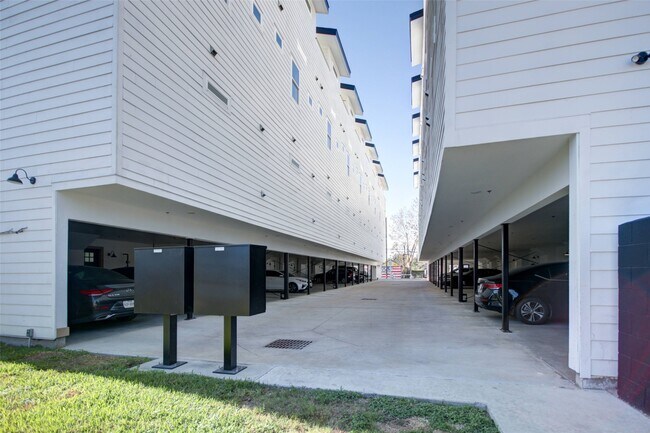 Building Photo - 3824 Fulton St