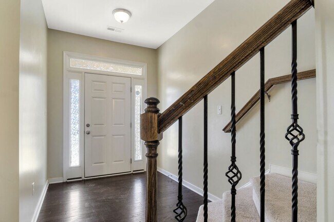 Building Photo - Spacious 3 Bedroom 3.5 Bathroom Townhome in Newport News