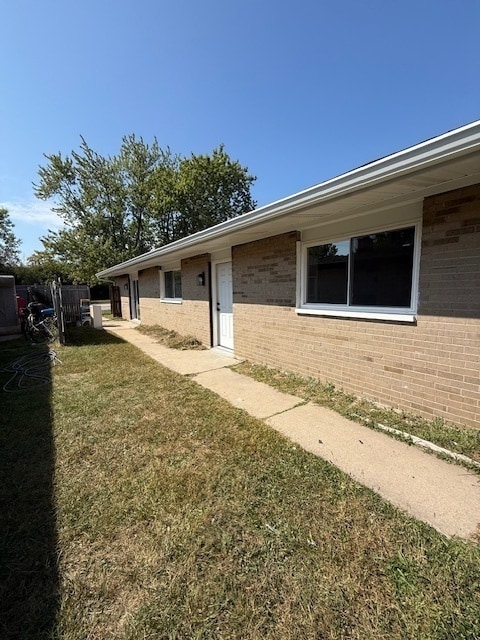 Building Photo - 2421 Lewis Ave