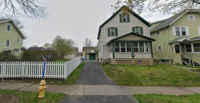 Building Photo - 66 Martinot Ave