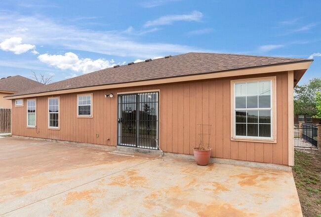 Building Photo - 271 Vista Hermosa
