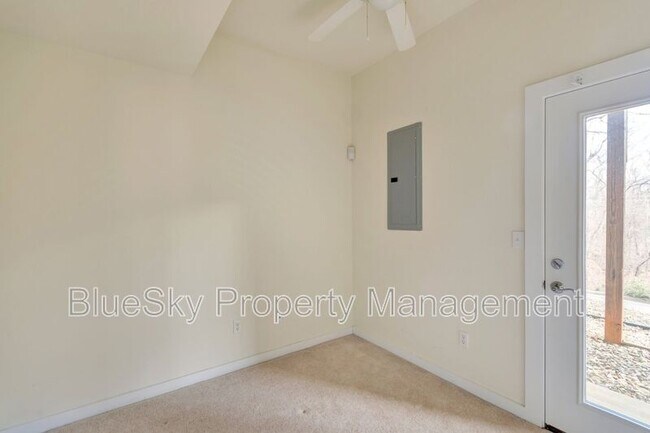 Building Photo - 1013 Linden Ave
