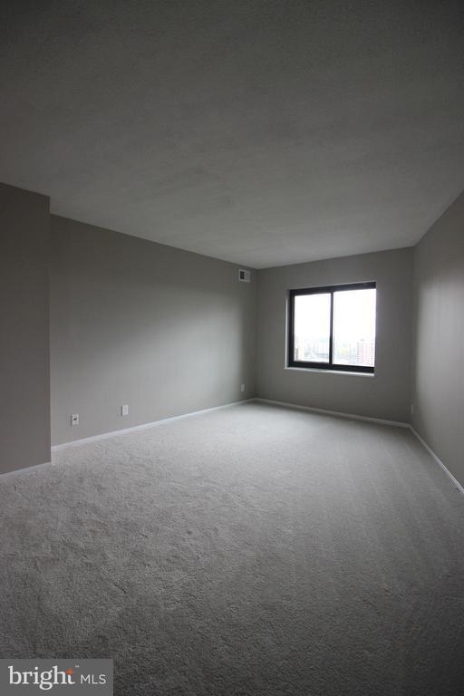 Building Photo - 307 Yoakum Pkwy
