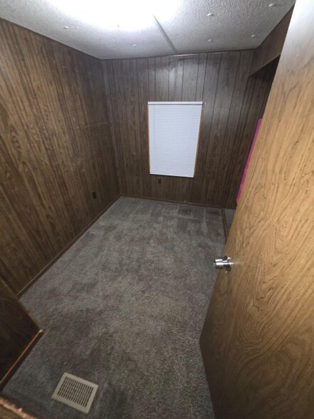 Building Photo - 4736 Ellsworth Ln