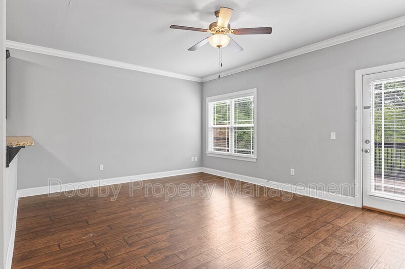 Building Photo - 717 Ladd Ave