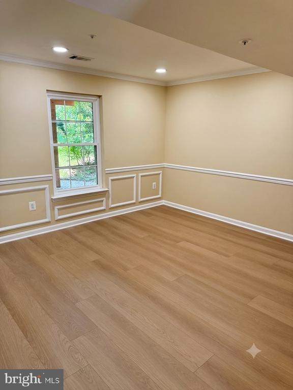 Building Photo - 5820 Shady Oak Ln
