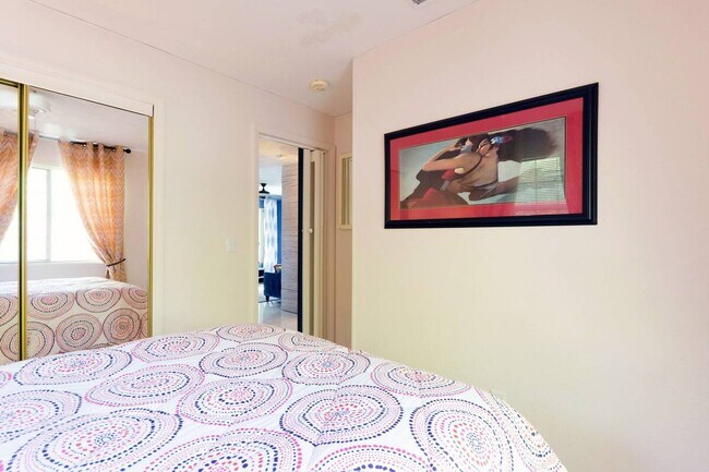 Building Photo - 1022 8th St N