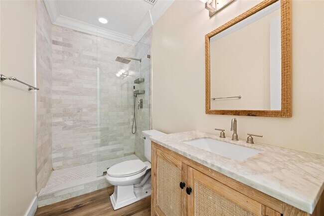 Building Photo - 218 NE 15th Ave