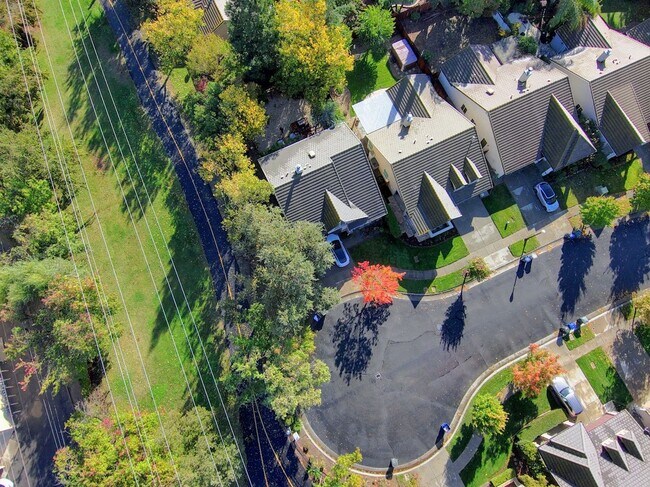 Building Photo - Beautiful 3bed 2.5bath 2 story home located in Rivergate Gated Community