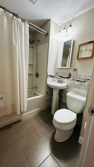 Building Photo - 139 Stetson St