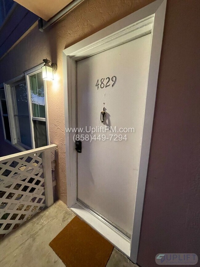 Building Photo - 4829 Castle Ave