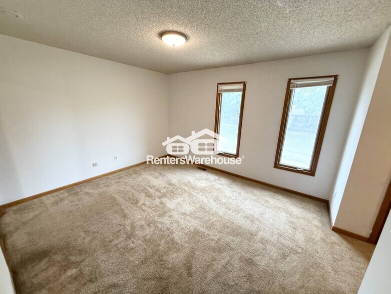 Building Photo - 612 SE Kristi Ln