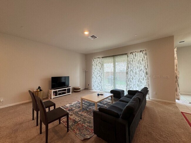 Building Photo - Beautiful Springlake Home with Solar and S...