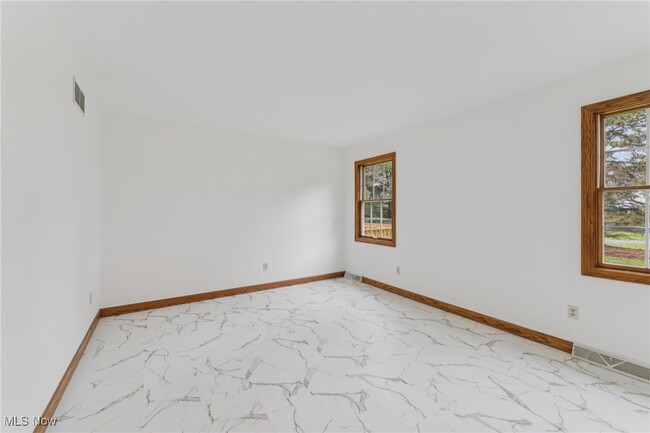 Building Photo - 276 S Bayshore Dr