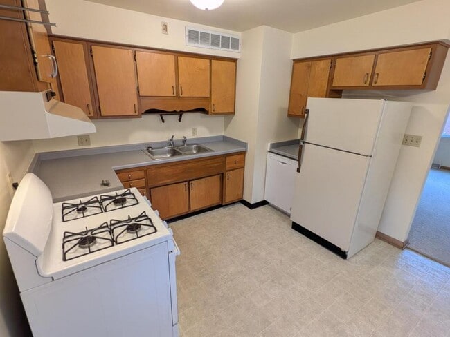 Building Photo - 1 James Pl