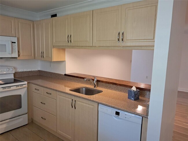 Building Photo - 3559 Magellan Cir