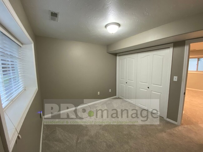 Building Photo - 1743 Deer Valley Dr