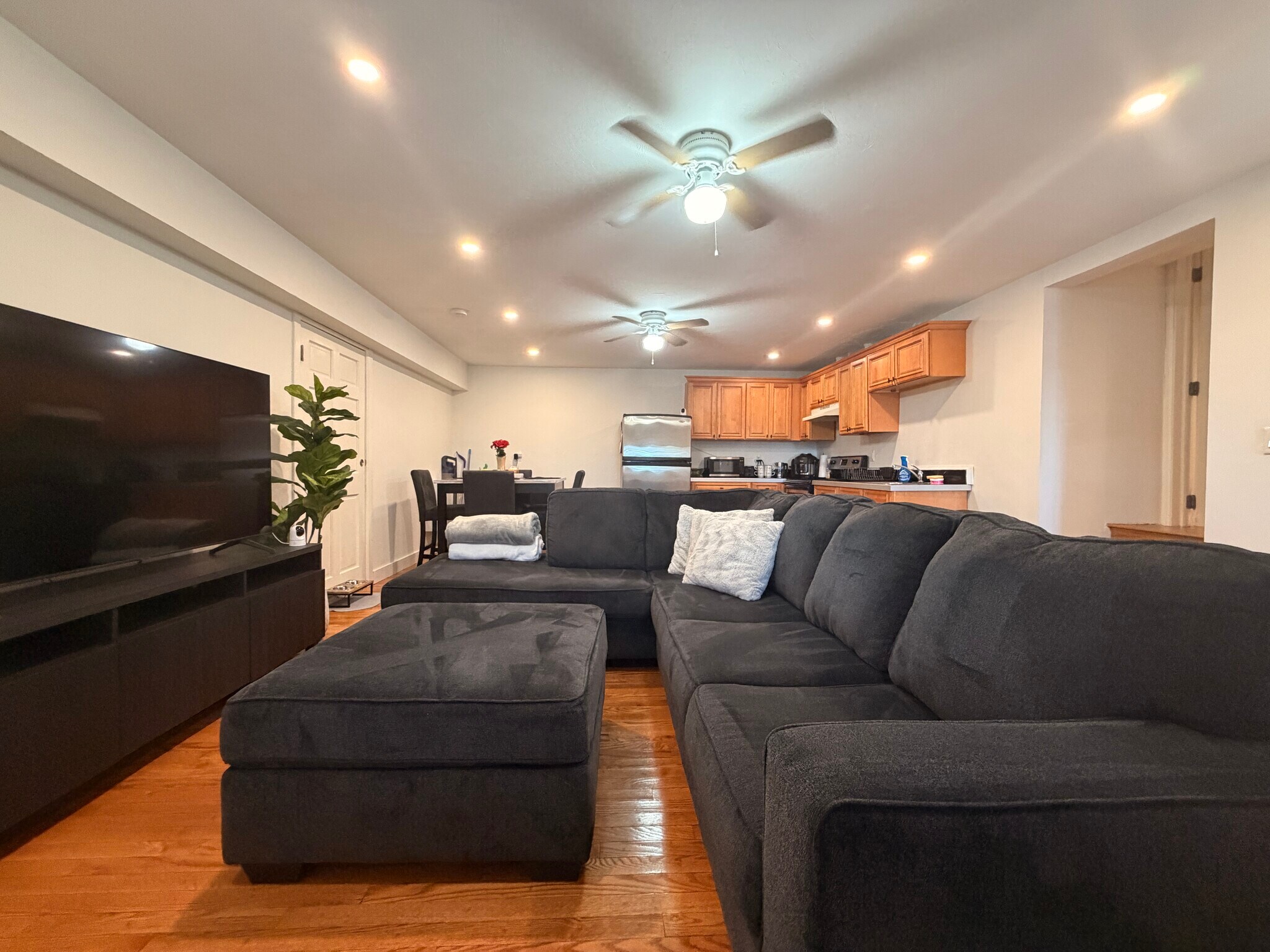 Building Photo - 532 East St