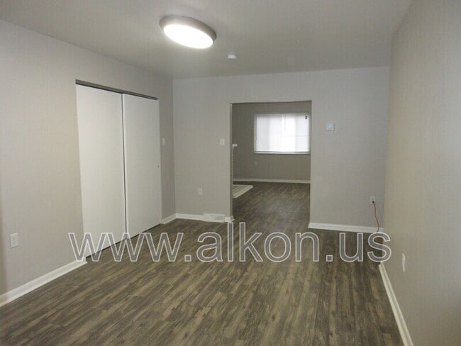 Building Photo - 2128 Eccles St