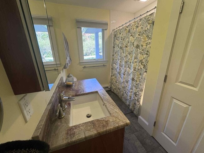 Building Photo - 3BR RANCH BRUNSWICK SEASONAL FURNISHED