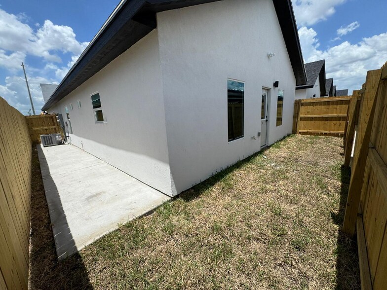 Building Photo - 2421 Indian Creek Ave