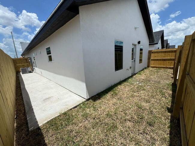 Building Photo - 2421 Indian Creek Ave