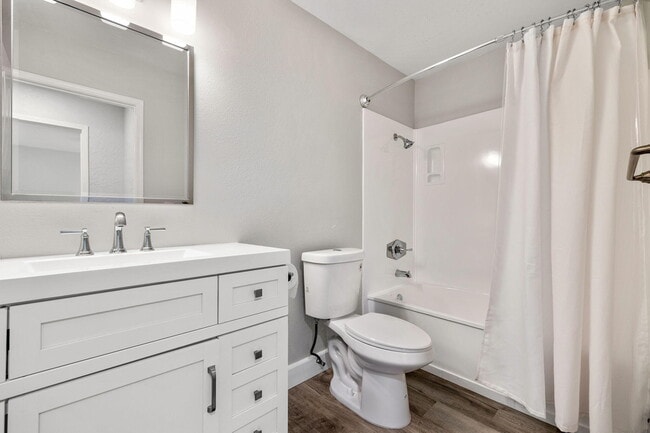 Building Photo - 39495 Regency Way