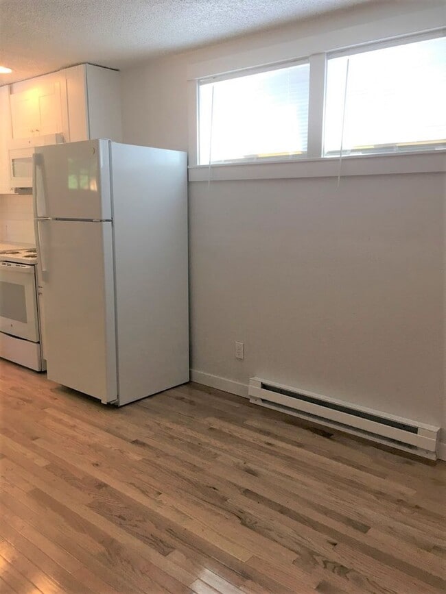 Building Photo - Duplex in Aloha!