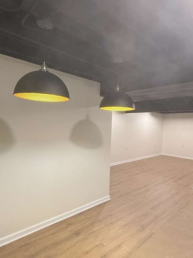 Building Photo - 1640 Hilton Head Dr