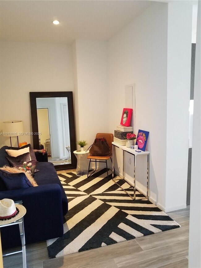 Building Photo - 801 S Miami Ave