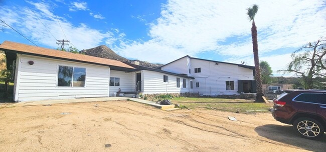 Building Photo - Rancho De Oro