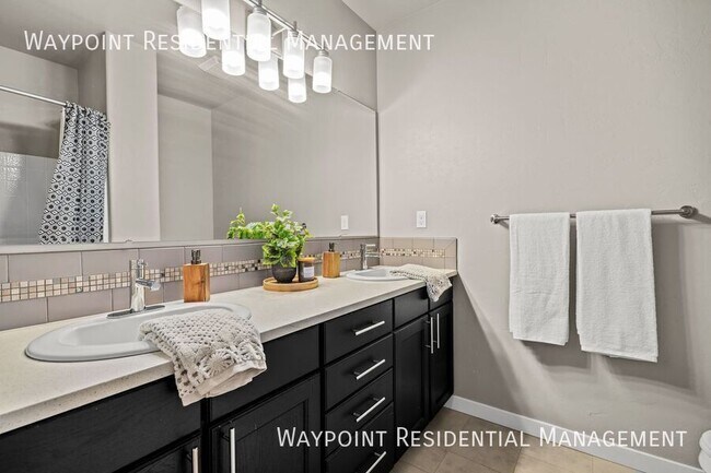 Building Photo - 4235 S Highcliff Ave