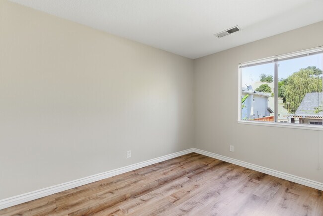 Building Photo - 209 Valley Oak Plaza