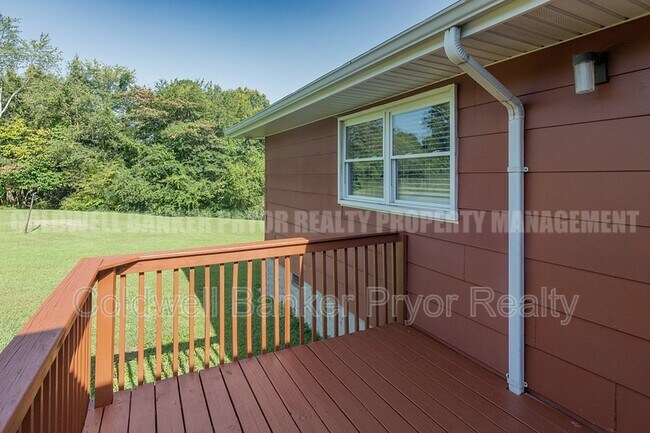 Building Photo - 1225 Panorama Dr