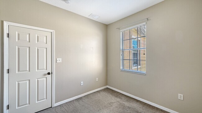 Building Photo - 3499 Parkridge Cir