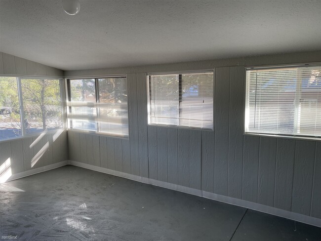 Building Photo - 3 br, 1 bath 4plex - 1104 Ralston Street 1