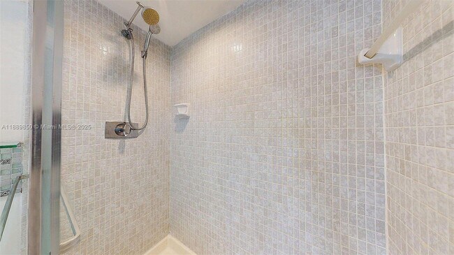 Building Photo - 1000 Parkview Dr