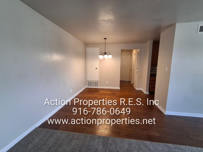 Building Photo - Single Level -Roseville Greens - 2 Bedroom...