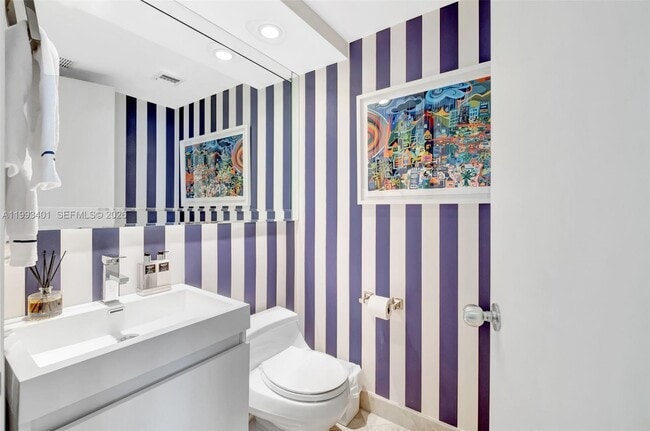 Building Photo - 848 Brickell Key Dr