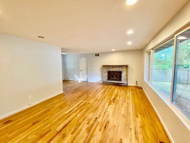 Building Photo - 1815 152nd Ave SE