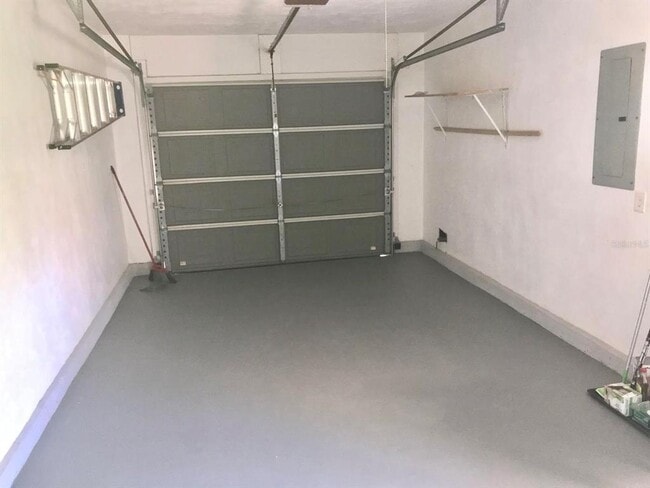 Building Photo - 112 Oakwood Village Cir