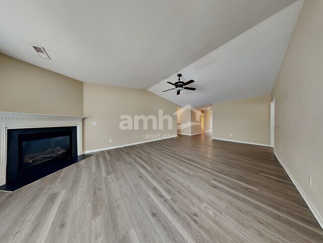 Building Photo - 4030 Creekside Ct