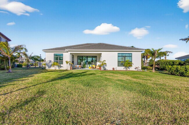 Building Photo - 11460 SW Pietra Wy