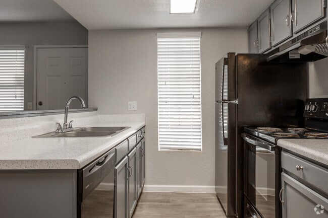 1BR, 1BA - 647SF - Palomar