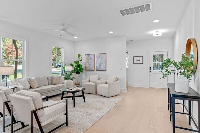 Building Photo - 5057 Lundy Dr